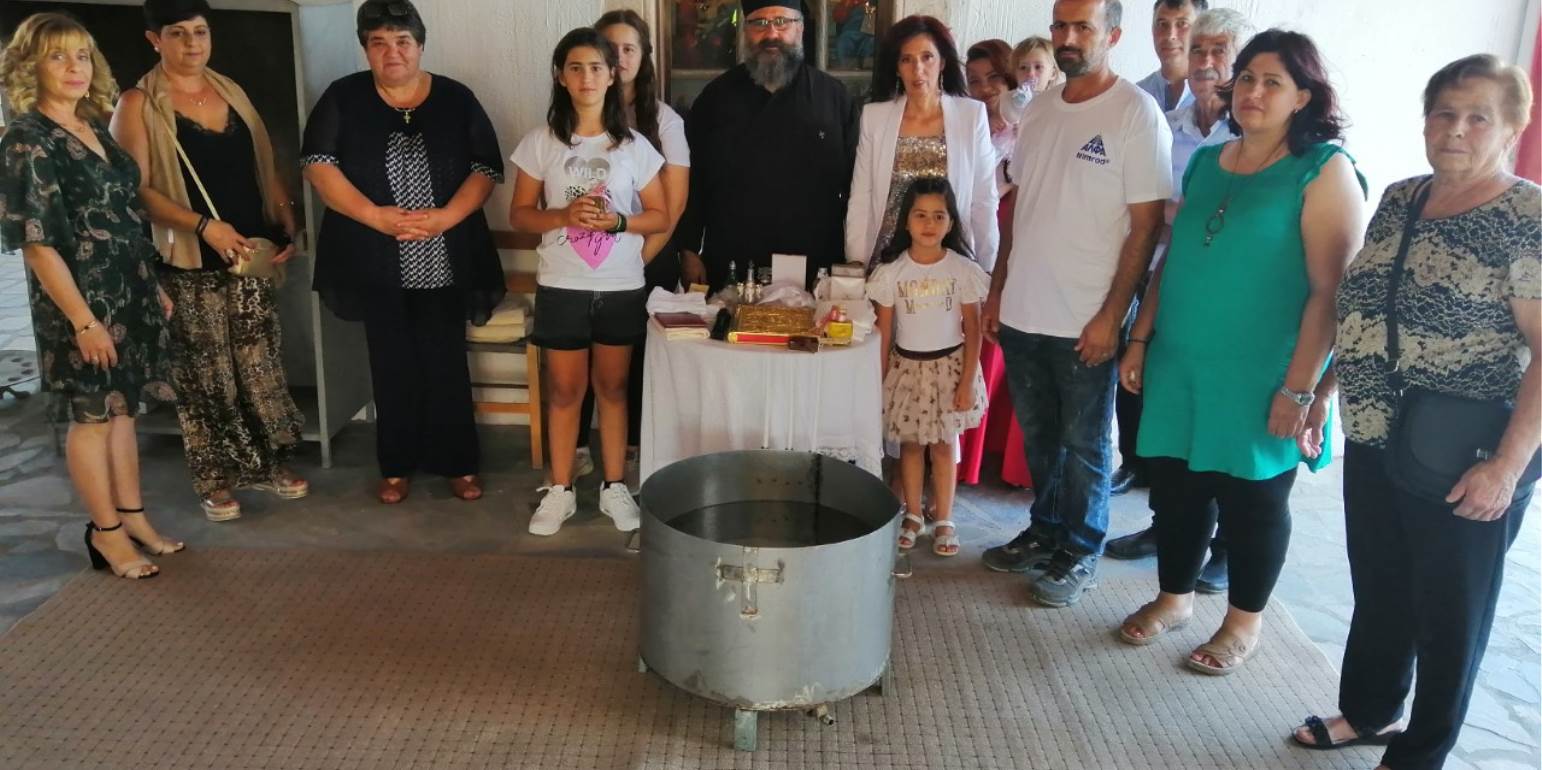 Ιεράπετρα - Και τα 7 μέλη οικογένειας Αλβανών βαπτίστηκαν χριστιανοί (Εικόνες)