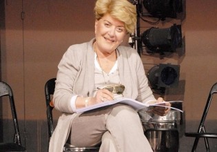 Η άγνωστη Βάσια Τριφύλλη – Ο Χατζιδάκις, η ΕΡΤ και η υιοθεσία παιδιού από την Ρουμανία