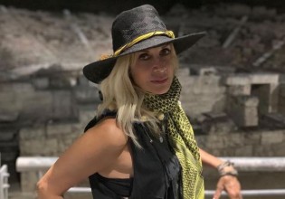 Η Άννα Βίσση κάνει πρόβα με τον 8χρονο Στέλιο Κερασίδη και ο Νίκος Καρβέλας παρακολουθεί on line