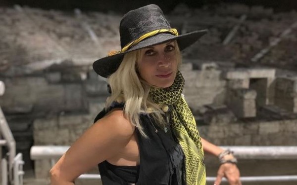 Η Άννα Βίσση κάνει πρόβα με τον 8χρονο Στέλιο Κερασίδη και ο Νίκος Καρβέλας παρακολουθεί on line