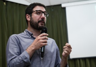 Ηλιόπουλος – Ανέκδοτο τα 1.200 ευρώ στους νέους