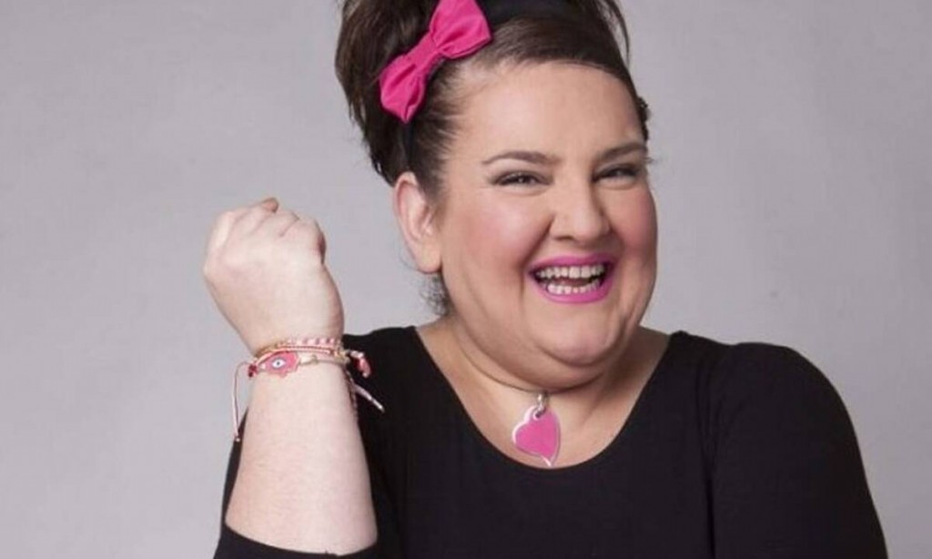 Η Σοφία Βογιατζάκη μεταμορφώνεται σε…Κλαίρη Γκαργκατζούδη και βλέπει Mega φανατικά