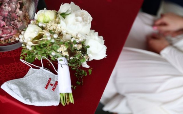 Πανικός σε γαμήλια δεξίωση – Ο αδελφός του γαμπρού είχε κοροναϊό και χόρευε με τους καλεσμένους