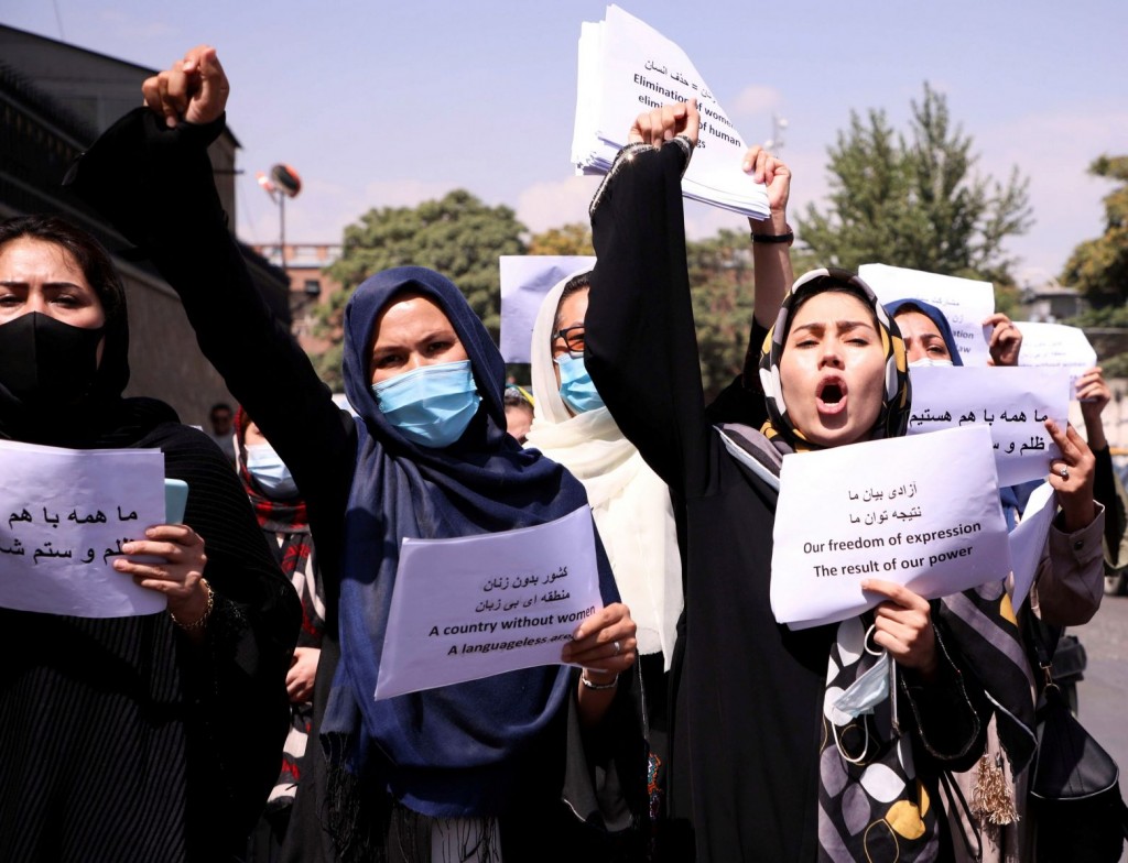 Ταλιμπάν – «Δεν θα έχουν άλλη επιλογή από το να ακούσουν τις γυναίκες» λέει Αφγανή ακτιβίστρια