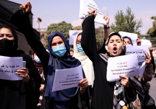 Ταλιμπάν – «Δεν θα έχουν άλλη επιλογή από το να ακούσουν τις γυναίκες» λέει Αφγανή ακτιβίστρια