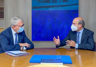 Χατζηδάκης – Συνάντηση με Σμιτ – Τα νέα προγράμματα που θα χρηματοδοτηθούν από το Ευρωπαϊκό Κοινωνικό Ταμείο