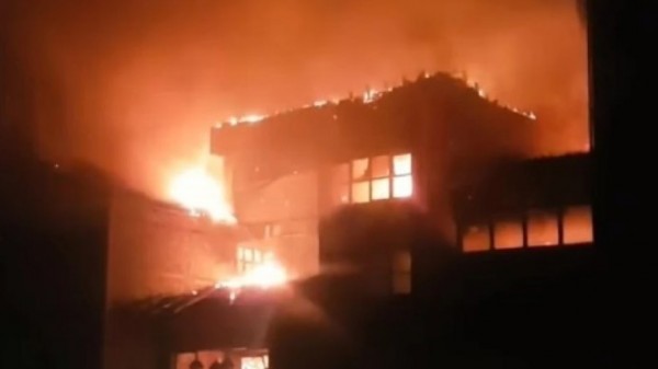 Σέρρες – Ξενοδοχείο έγινε παρανάλωμα του πυρός