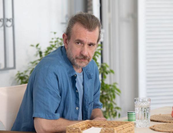 Αλέξανδρος Σταύρου – «Υπήρχε ρατσισμός από συναδέλφους μου έλεγαν «κάνεις καθημερινό σίριαλ, ε;»»