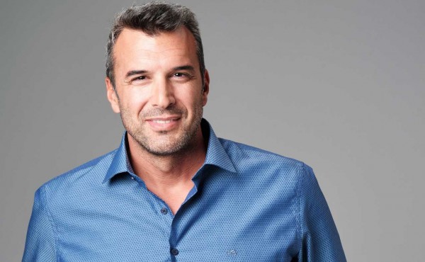 Αντώνης Βλοντάκης – Μιλάει για τον αμφιλεγόμενο ρόλο του στην νέα σειρά Το Αύριο μας Ανήκει