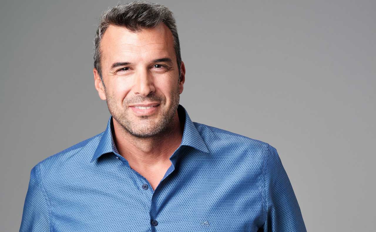 Αντώνης Βλοντάκης – Μιλάει για τον αμφιλεγόμενο ρόλο του στην νέα σειρά Το Αύριο μας Ανήκει