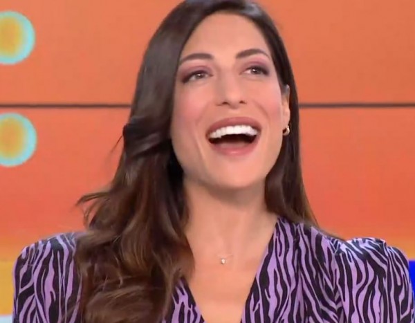 Φλορίντα Πετρουτσέλι – Επική έκπληξη στον «αέρα» του MEGA Καλημέρα