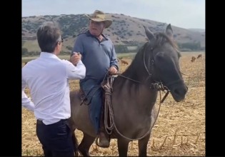 Η συνάντηση του Μητσοτάκη με τον… Ντάλτον – Τι είπε με τον καβαλάρη κτηνοτρόφο στο Δαμάσι