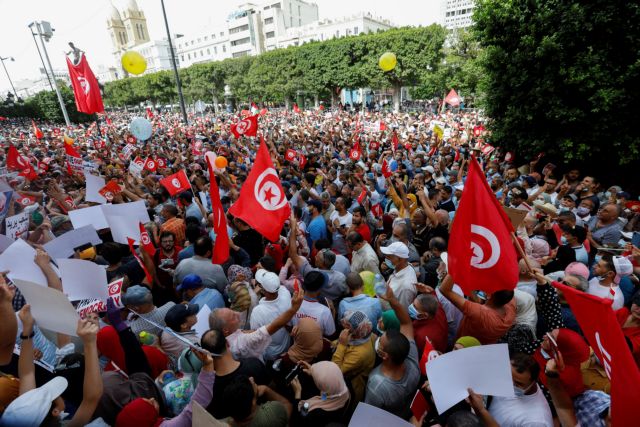 Τυνησία – Χιλιάδες διαδηλωτές κατά του προέδρου της χώρας