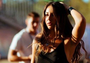 Ματίνα Ζάρα – Ποζάρει γυμνή στο Instagram και πετάει το «καρφί» της