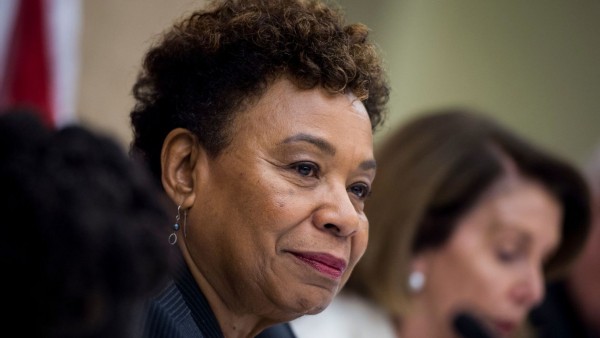 Μπάρμπαρα Λι: η Αμερικανίδα βουλεύτρια που είπε όχι στον πόλεμο το 2001