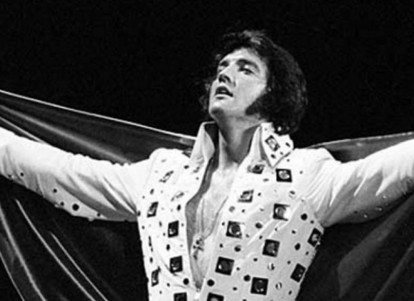 Έλβις Πρίσλεϊ – Τιμή ρεκόρ σε δημοπρασία για τα ρούχα του «βασιλιά»