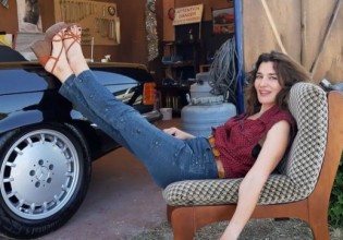 Μαρία Ναυπλιώτου – «Επιστρέφει» στα θρανία και ποζάρει δίχως μακιγιάζ