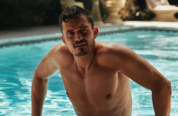 Ορλάντο Μπλουμ – Περνάει πάνω από έναν καρχαρία και μας αφήνει άφωνους