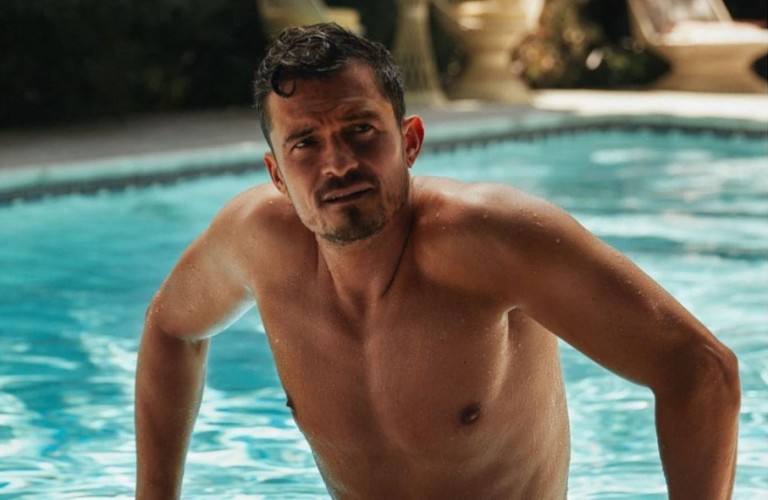 Ορλάντο Μπλουμ – Περνάει πάνω από έναν καρχαρία και μας αφήνει άφωνους