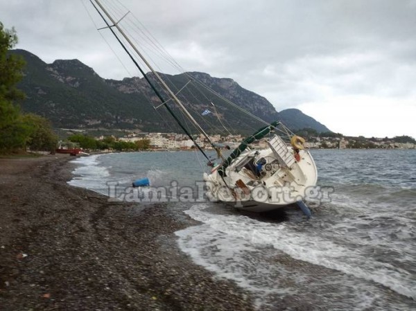 Φθιώτιδα – Σκάφος βγήκε στη στεριά στον Άγιο Κωνσταντίνο