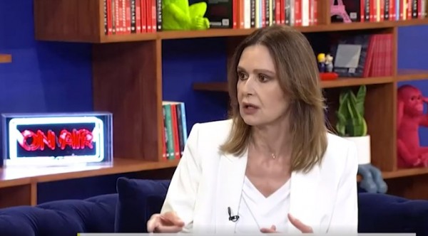 Κάτια Δανδουλάκη – «Οι γυναίκες νομίζουν με ένα χάπι θα αδυνατίσουν»