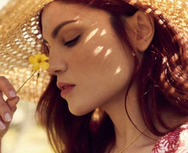 Μαίρη Συνατσάκη – Η τόπλες φωτογραφία που έβαλε «φωτιά» στο Instagram