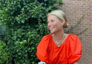 Γκούινεθ Πάλτροου – Γιορτάζει τα γενέθλιά της ποζάροντας γυμνή και ο σύζυγός της αφήνει το πιο υπέροχο σχόλιο