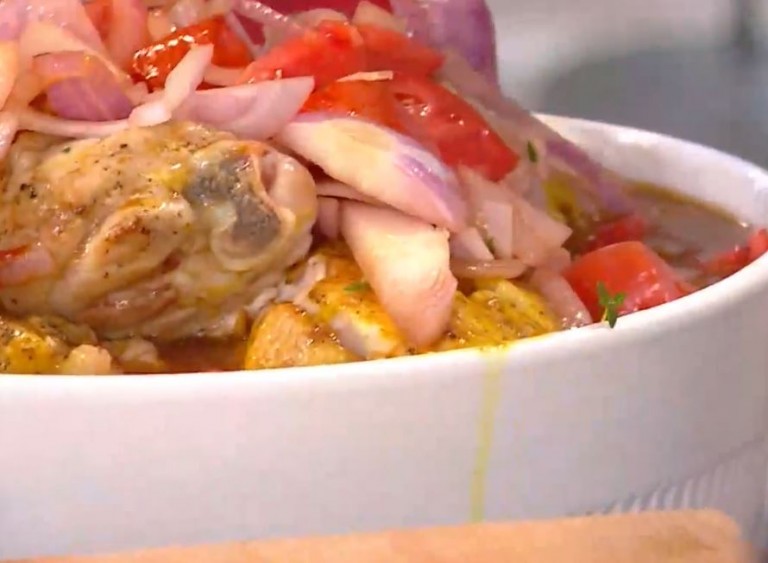 Το πιο «μαμαδίστικο» κοτόπουλο με χυλοπίτες στη γάστρα