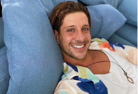 Ηλίας Μπόγδανος – Τα «έσπασε» με την εμφάνιση του στην «Ελένη»