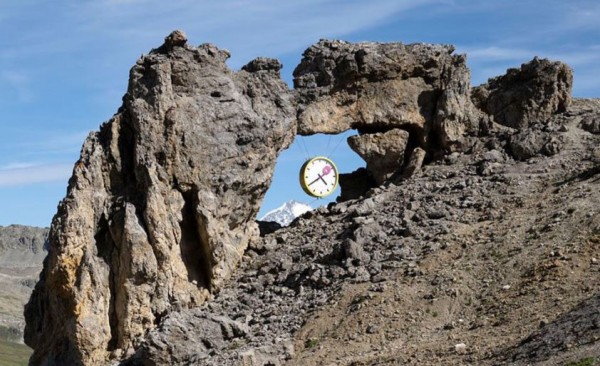 «Und Endlich» – Το γιγαντιαίο ρολόι που σταματάει τον χρόνο