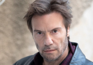 Στράτος Τζώρτζογλου – Η αποκάλυψη για τη σεξουαλική παρενόχληση που έχει δεχτεί