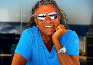 Ηλίας Ψινάκης – Ετοιμάζει ντοκιμαντέρ για την ζωή του