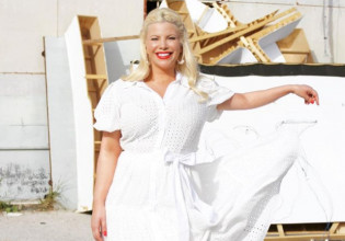 Αντελίνα Βαρθακούρη – Αγνώριστη με το νέο της λουκ η παρουσιάστρια