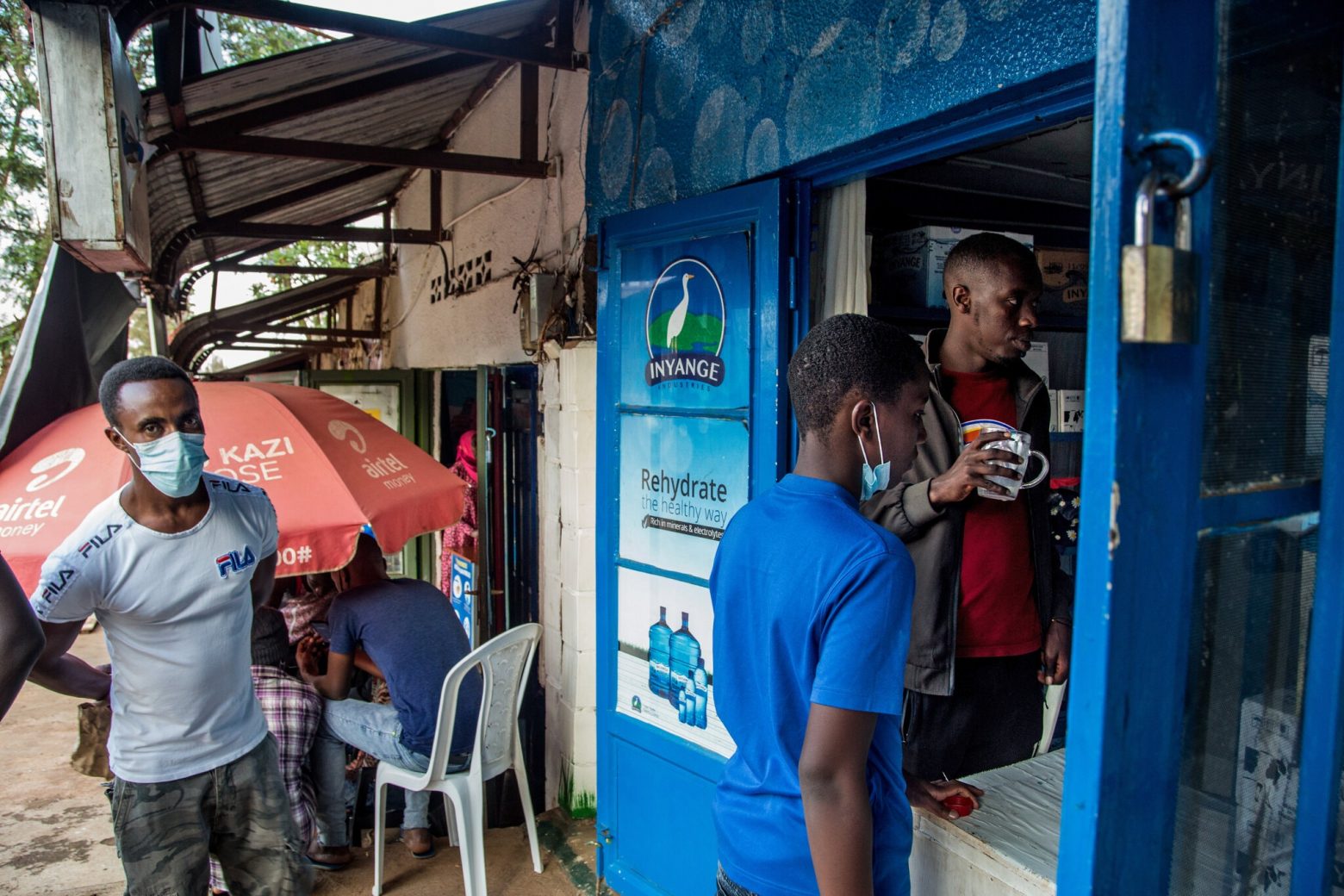 Ποια μπίρα; Στα milk bars της Ρουάντα οι ντόπιοι «μεθούν» με γάλα
