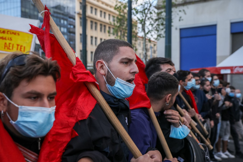 Με συλλαλητήριο αντιδρούν στις αξιολογήσεις οι εκπαιδευτικοί – Πορεία στο κέντρο της Αθήνας