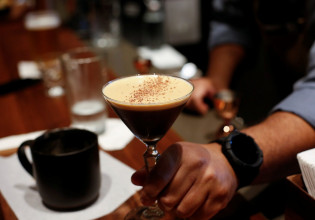 Κοροναϊός – Επιστρέφουν στην κανονικότητα οι εμβολιασμένοι – Νέο τοπίο σε εστίαση και διασκέδαση