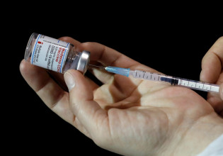 Εμβόλιο – Αρνητική εμφανίζεται η FDA στην αναμνηστική δόση της Moderna
