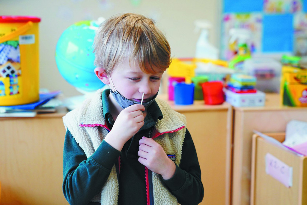 Κοροναϊός – Στο σάλιο των παιδιών βρίσκεται η απάντηση για το αν θα νοσήσουν σοβαρά