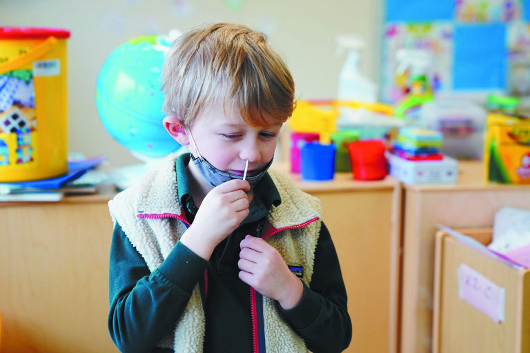 Κοροναϊός – Στο σάλιο των παιδιών βρίσκεται η απάντηση για το αν θα νοσήσουν σοβαρά