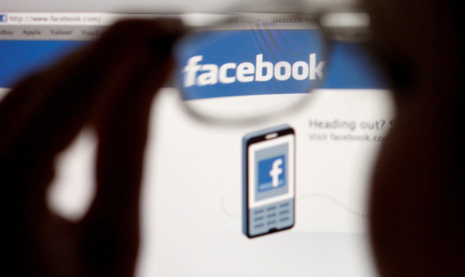 Facebook – Μετά το παγκόσμιο μπλακάουτ, η κατάθεση της πληροφοριοδότη