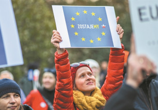Η Βαρσοβία στην πόρτα της εξόδου από την ΕΕ – Μπροστά σε ένα ντε φάκτο Polexit;