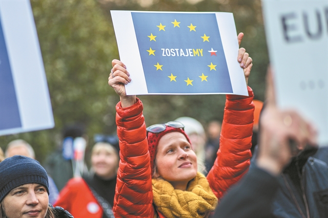 Η Βαρσοβία στην πόρτα της εξόδου από την ΕΕ - Μπροστά σε ένα ντε φάκτο Polexit;
