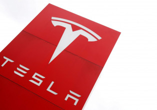 Tesla – Η εταιρεία του Ίλον Μασκ ξεπέρασε το ένα τρισεκατομμύριο σε χρηματιστηριακή αξία