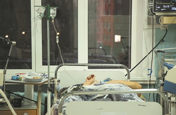 Το 2021 θα κλείσει με 18.000 θανάτους λόγω κοροναϊού