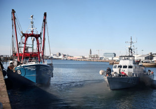 Γαλλία εναντίον Βρετανίας – Τι σημαίνουν οι… ναυμαχίες για τα ψάρια και τα χτένια στην Μάγχη;