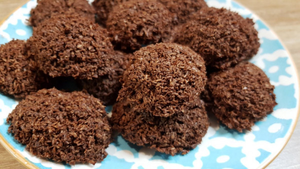 Χειροποίητα σοκολατάκια με δύο υλικά – Φτιάξτε τα σήμερα κιόλας