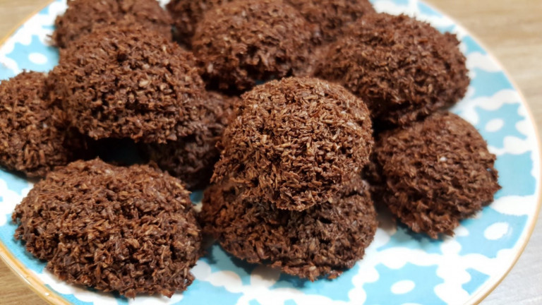 Χειροποίητα σοκολατάκια με δύο υλικά – Φτιάξτε τα σήμερα κιόλας