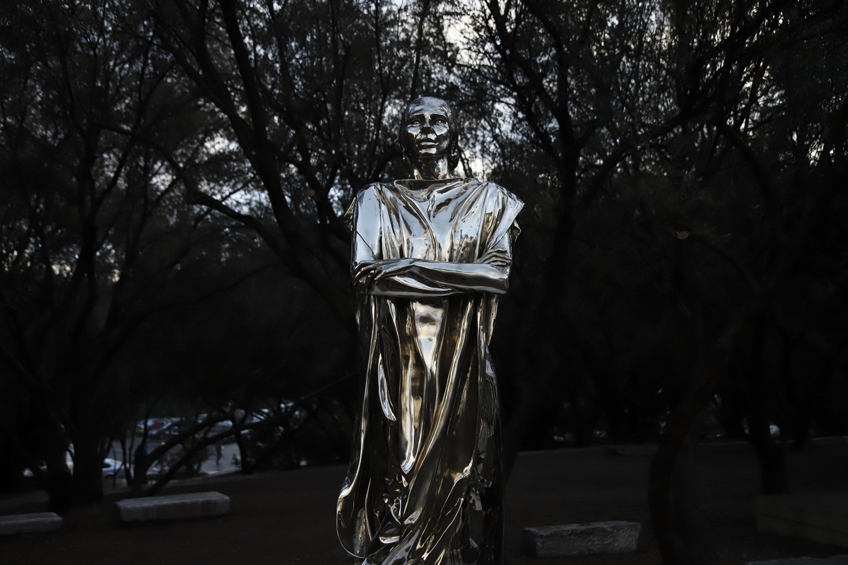 Κατακεραυνώνει ο Guardian για το άγαλμα της Μαρίας Κάλλας - «Ο Γκάντι σε τακούνια;»