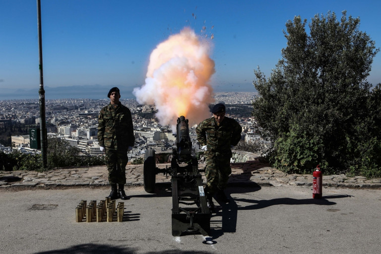 28η Οκτωβρίου – Γέλιο στο Twitter με το μπλοκάρισμα του κανονιού στον Λυκαβηττό