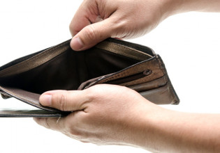 Λάρισα – Έφυγε στο εξωτερικό με τον εραστή της και 87.000 ευρώ – Ξεσπά ο σύζυγός της